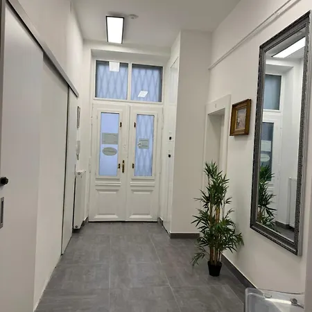 Diamond Near Gozsdu Udvar *
